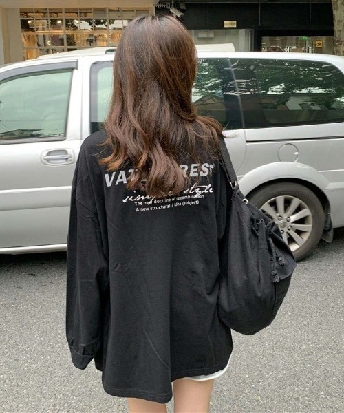 maison de LATIR(メゾンドラティール)の「夏もラグランスリーブでゆったり可愛いがgood。BIGシルエットなロゴロンT(Tシャツ/カットソー・レディース・ホワイト/ブラック・FREE)」の8枚目の写真