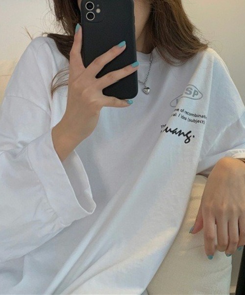maison de LATIR(メゾンドラティール)の「夏もラグランスリーブでゆったり可愛いがgood。BIGシルエットなロゴロンT(Tシャツ/カットソー・レディース・ホワイト/ブラック・FREE)」の11枚目の写真
