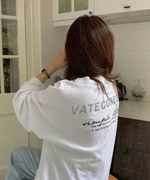 maison de LATIR(メゾンドラティール)の「夏もラグランスリーブでゆったり可愛いがgood。BIGシルエットなロゴロンT(Tシャツ/カットソー・レディース・ホワイト/ブラック・FREE)」の14枚目の写真