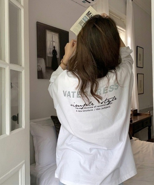 maison de LATIR(メゾンドラティール)の「夏もラグランスリーブでゆったり可愛いがgood。BIGシルエットなロゴロンT(Tシャツ/カットソー・レディース・ホワイト/ブラック・FREE)」の15枚目の写真