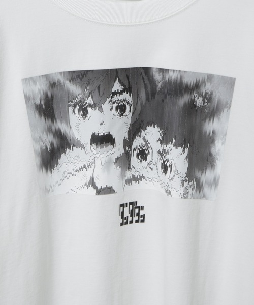 NANO universe(ナノユニバース)の「「ダンダダン | Kosuke Kawamura」オカルン×モモver(Tシャツ/カットソー・メンズ・ホワイト/ブラック・L/M)」の3枚目の写真