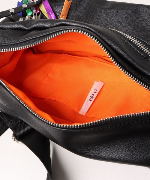 Cheek(チーク)の「studs body bag(ボディバッグ/ウエストポーチ・レディース・ブラック/グレー・FREE)」の7枚目の写真