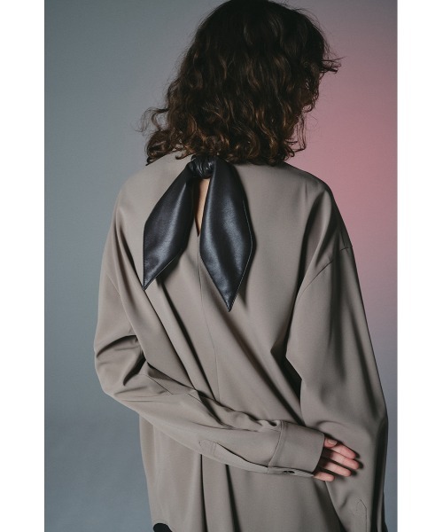 RIM.ARK(リムアーク)の「Synthetic leather tie SH シンセティックレザータイシャツ(シャツ/ブラウス・レディース・ライトブラウン/ブラック・FREE)」の11枚目の写真