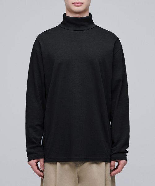 MUSINSA STANDARD（ムシンサスタンダード）の「リラックスドタートルネック長袖Tシャツ[ブラック]（Tシャツ/カットソー・メンズ・その他・SMALL/MEDIUM/LARGE/X-LARGE/XX-LARGE/XXX-LARGE）」の3枚目の写真