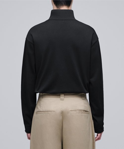 MUSINSA STANDARD（ムシンサスタンダード）の「リラックスドタートルネック長袖Tシャツ[ブラック]（Tシャツ/カットソー・メンズ・その他・SMALL/MEDIUM/LARGE/X-LARGE/XX-LARGE/XXX-LARGE）」の4枚目の写真