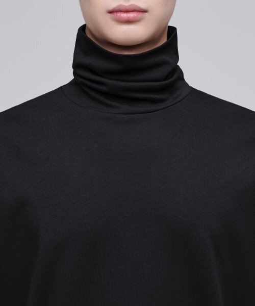 MUSINSA STANDARD（ムシンサスタンダード）の「リラックスドタートルネック長袖Tシャツ[ブラック]（Tシャツ/カットソー・メンズ・その他・SMALL/MEDIUM/LARGE/X-LARGE/XX-LARGE/XXX-LARGE）」の6枚目の写真