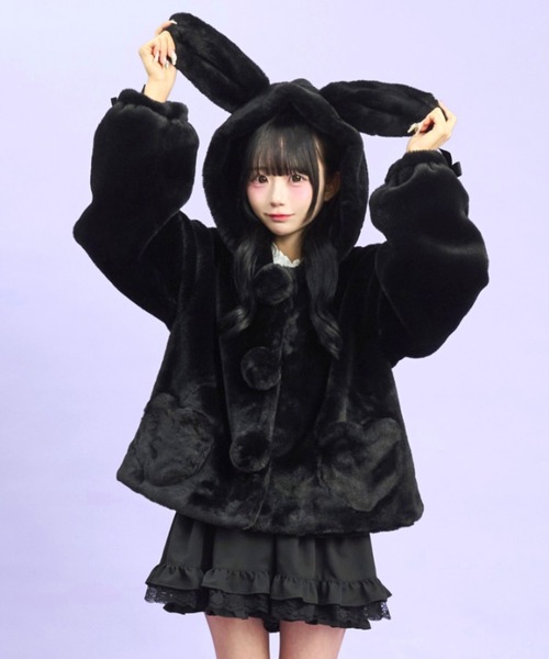 Secret Honey(シークレットハニー)の「うさ耳ショートファーコート(その他アウター・レディース・オフホワイト/ブラック・MEDIUM)」の2枚目の写真