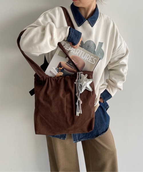 210nouve(トゥージュヌーブ)の「【チャーム付き】フェイクスエード ショルダーバッグ(ショルダーバッグ・レディース・ブラウン/マスタード/ブラック/レッド・FREE)」の21枚目の写真