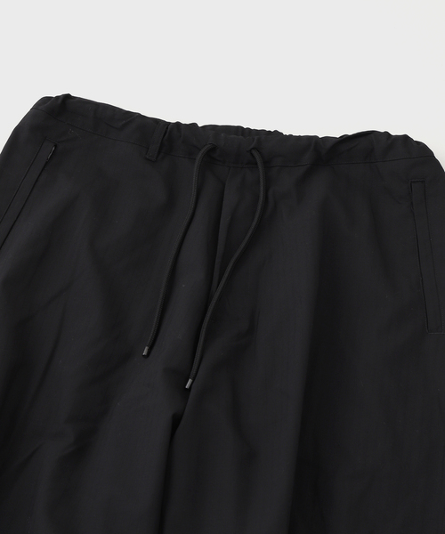 EDIFICE（エディフィス）の「MARKAWARE (マーカウェア) TRACK PANTS（スラックス・メンズ・ブラック・2/3）」の6枚目の写真