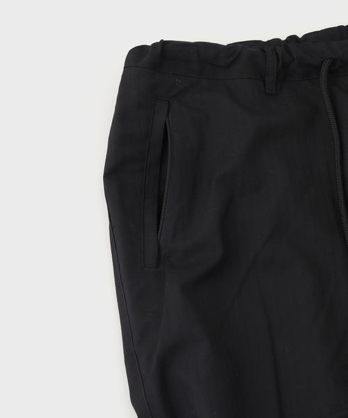 EDIFICE（エディフィス）の「MARKAWARE (マーカウェア) TRACK PANTS（スラックス・メンズ・ブラック・2/3）」の5枚目の写真
