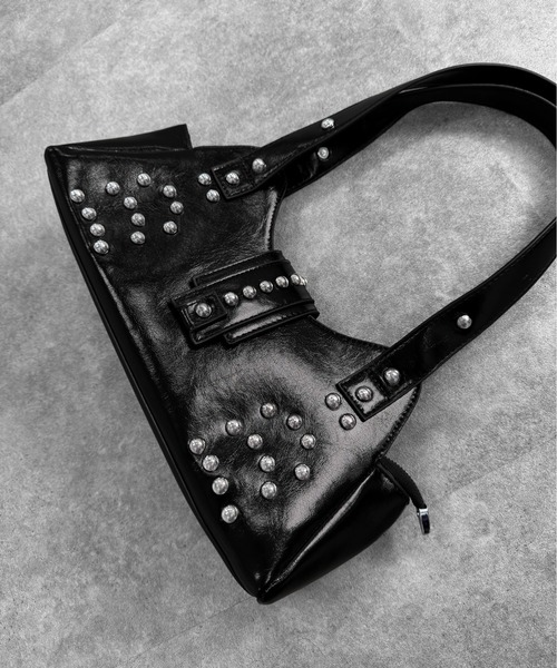 LVEU.（ラブユ.）の「【LVEU.】スタッズデザインハンドバッグ / バッグ BAG 鞄 ハンドバッグ スタッズ 横長 合皮 合成皮革 ブラック ブラウン ZOZOTOWN限定（ハンドバッグ・レディース・ブラウン/ブラック・FREE）」の7枚目の写真