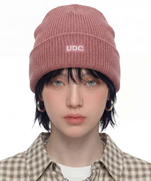 UNDERCONTROL(アンダーコントロール)の「ルーズフィットビーニー / ロングテール / ボックスロゴ / I ピンク(ニットキャップ/ビーニー・レディース・その他・FREE)」の1枚目の写真