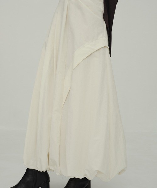 CITY TOKYO(シティトウキョウ)の「Coccon Frame Skirt/コクーンスカート(スカート・レディース・ホワイト/ブラック・1/2)」の13枚目の写真