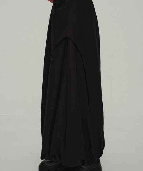 CITY TOKYO(シティトウキョウ)の「Coccon Frame Skirt/コクーンスカート(スカート・レディース・ホワイト/ブラック・1/2)」の4枚目の写真