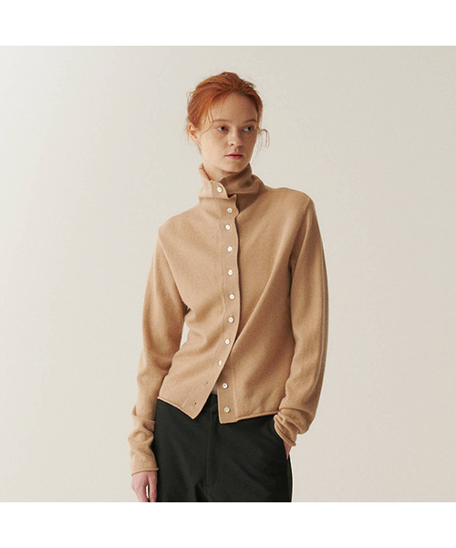 YURT(ユルト)の「CASHMERE WOOL HIGHNECK CARDIGAN_6color(ニット/セーター・レディース・ライトブルー/インディゴブルー/サンドベージュ/ライトピンク/ライトベージュ/チャコール・FREE)」の3枚目の写真