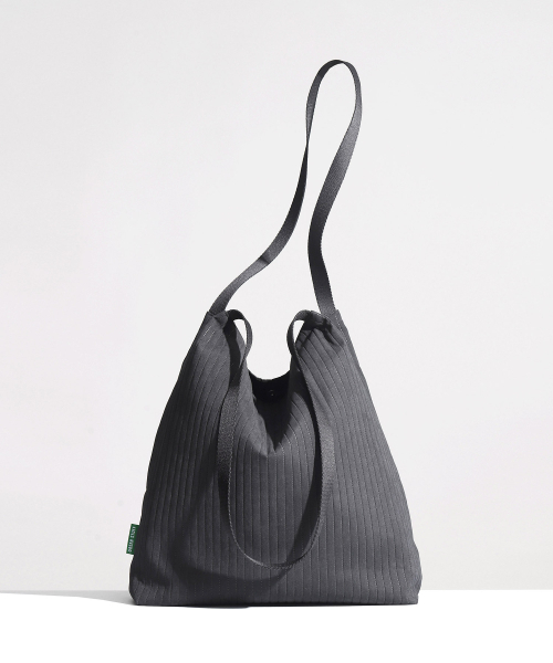 GREEN STUFF(グリーンスタッフ)の「boxy bag 53 - soft quilting black(エコバッグ/サブバッグ・レディース・その他・FREE)」の1枚目の写真