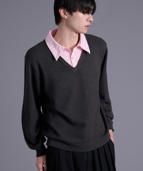 Ellno Loset(エルノロゼット)の「シャツレイヤードフウVニット(ニット/セーター・メンズ・ブラック/チャコール・SMALL/MEDIUM/LARGE)」の2枚目の写真