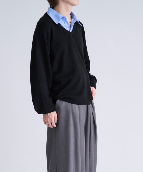 Ellno Loset(エルノロゼット)の「シャツレイヤードフウVニット(ニット/セーター・メンズ・ブラック/チャコール・SMALL/MEDIUM/LARGE)」の8枚目の写真