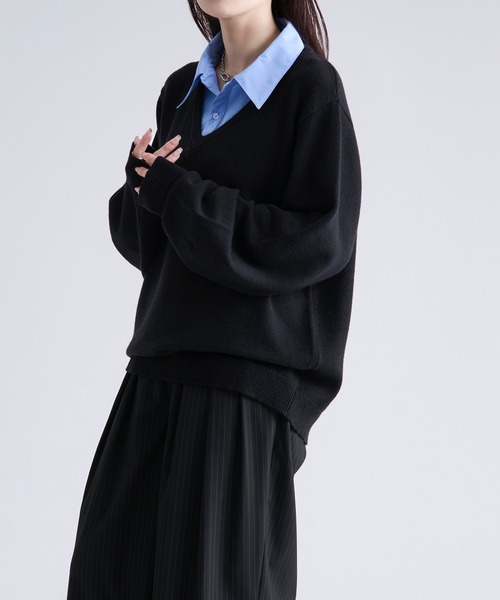 Ellno Loset(エルノロゼット)の「シャツレイヤードフウVニット(ニット/セーター・メンズ・ブラック/チャコール・SMALL/MEDIUM/LARGE)」の15枚目の写真