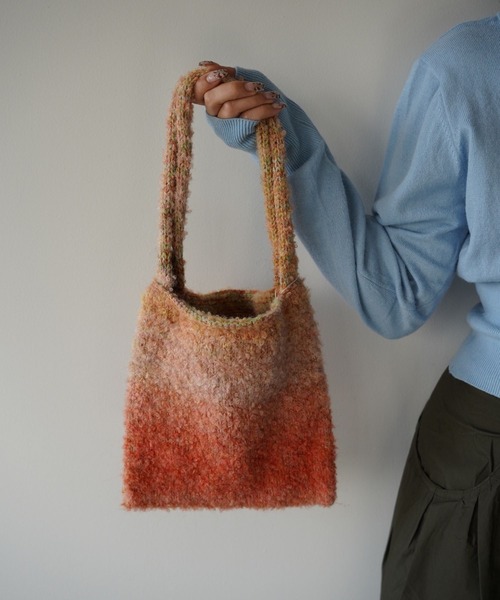SANSeLF(サンセルフ)の「【SANSeLF】 モコモコグラデーションバッグ saa25a230(ハンドバッグ・レディース・オレンジ/ブルー・FREE)」の4枚目の写真