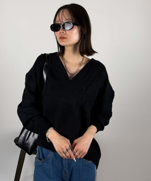 mellomela.(メロメラ)の「ディープVネック 長袖ニットセーター(ニット/セーター・レディース・ブラック/ライトグレー・M-L)」の3枚目の写真