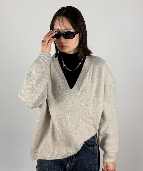 mellomela.(メロメラ)の「ディープVネック 長袖ニットセーター(ニット/セーター・レディース・ブラック/ライトグレー・M-L)」の9枚目の写真
