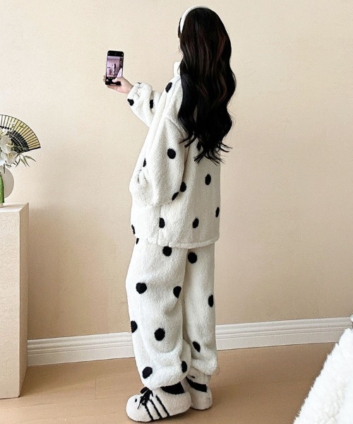 WEGO（ウィゴー）の「WEGO/ドット柄もこもこジップルームウェア上下セット（ルームウェア/パジャマ・レディース・その他1・LARGE/MEDIUM）」の4枚目の写真