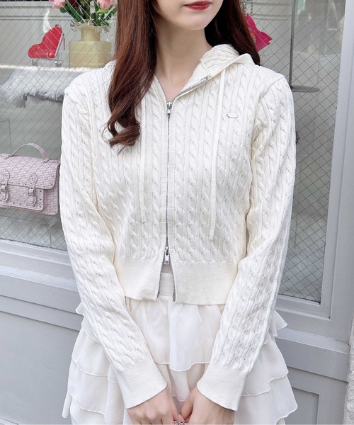 INGNI（イング）の「プレート付ケーブルニットパーカー（パーカー・レディース・グレー/アイボリー/ネイビー/ピンク・M）」の10枚目の写真