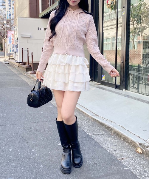 INGNI（イング）の「プレート付ケーブルニットパーカー（パーカー・レディース・グレー/アイボリー/ネイビー/ピンク・M）」の8枚目の写真