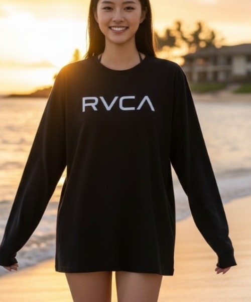 RVCA（ルーカ）の「【RVCA/ルーカ】 ESCAPE SFLT　水陸両用　UVケア　長袖　ラッシュガード・サーフロンT(水着)（ラッシュガード・レディース・ブラック/ホワイト・MEDIUM/LARGE）」の2枚目の写真
