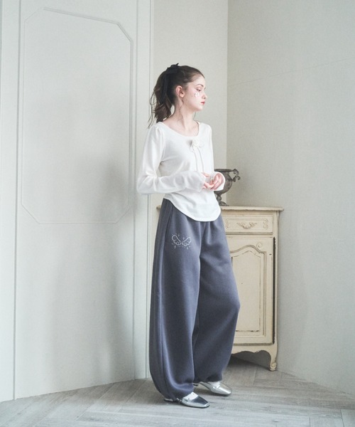 Lovilyn(ラヴィリン)の「ローズモチーフニット(ニット/セーター・レディース・ホワイト/グレー/ピンク・FREE)」の8枚目の写真