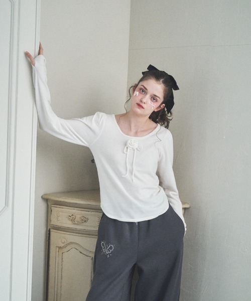 Lovilyn(ラヴィリン)の「ローズモチーフニット(ニット/セーター・レディース・ホワイト/グレー/ピンク・FREE)」の4枚目の写真