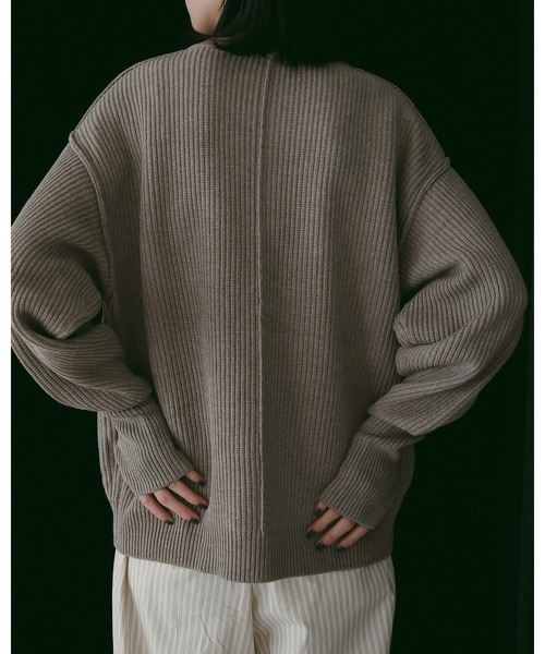 anuke(アンヌーク)の「Slit Rib Knit(ニット/セーター・レディース・ブラック/グレイッシュベージュ・FREE)」の13枚目の写真