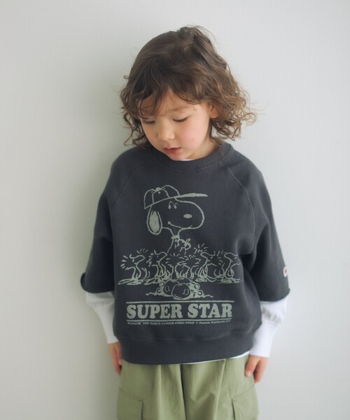 FRUIT OF THE LOOM(フルーツオブザルーム)の「<FRUIT OF THE LOOM×PEANUTS>スウェット 5分袖 / キッズ 110cm-130cm(Tシャツ/カットソー・キッズ・ダークグレー/ライトブルー/オフホワイト・110cm/120cm/130cm)」の4枚目の写真
