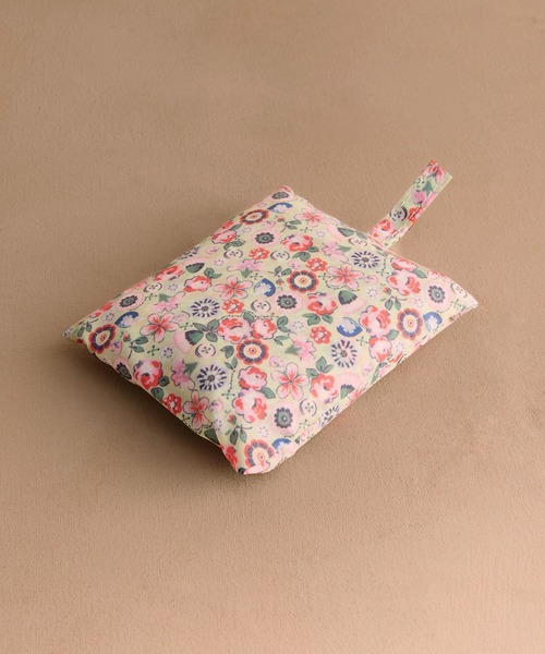 Cath Kidston（キャスキッドソン）の「フォルダウェイ ショッパー Pearly Queen Ditsy（エコバッグ/サブバッグ・レディース・イエロー・FREE）」の2枚目の写真