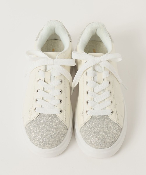 GLOBAL WORK（グローバルワーク）の「レースアップコートスニーカー/636186（スニーカー・レディース・ゴールド/ブラック/シルバー・MEDIUM/LARGE）」の4枚目の写真