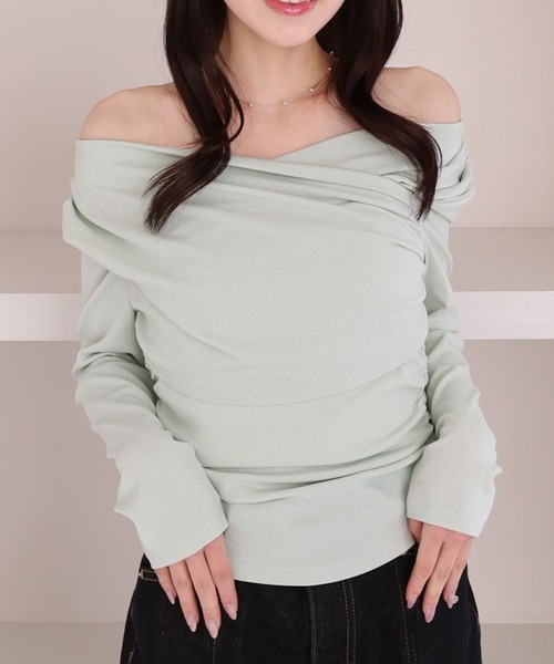 archives（アルシーヴ）の「【ＯＮかわ】クロスタックドレープオフショルカットＴＯＰＳ（Tシャツ/カットソー・レディース・グリーン/ブルー/ブラック/アイボリー・MEDIUM）」の3枚目の写真