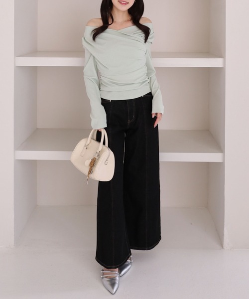 archives（アルシーヴ）の「【ＯＮかわ】クロスタックドレープオフショルカットＴＯＰＳ（Tシャツ/カットソー・レディース・グリーン/ブルー/ブラック/アイボリー・MEDIUM）」の22枚目の写真