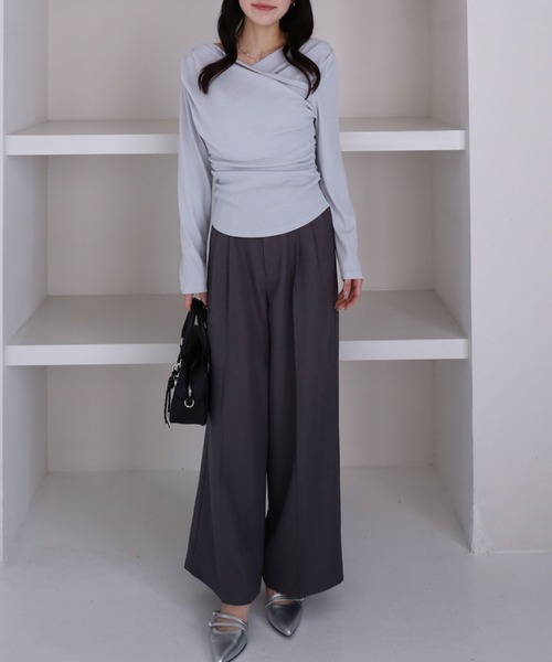 archives（アルシーヴ）の「【ＯＮかわ】クロスタックドレープオフショルカットＴＯＰＳ（Tシャツ/カットソー・レディース・グリーン/ブルー/ブラック/アイボリー・MEDIUM）」の16枚目の写真