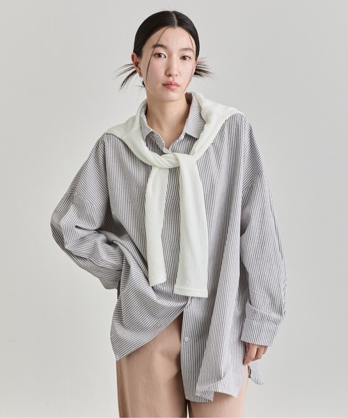NUJOH(ヌゾ)の「Oversized Stripe Shirt / オーバーサイズストライプシャツ(シャツ/ブラウス・レディース・ブルー/グレー・FREE)」の5枚目の写真