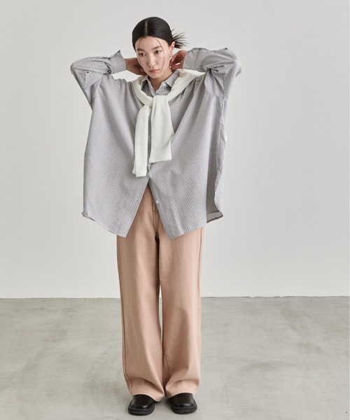 NUJOH(ヌゾ)の「Oversized Stripe Shirt / オーバーサイズストライプシャツ(シャツ/ブラウス・レディース・ブルー/グレー・FREE)」の13枚目の写真