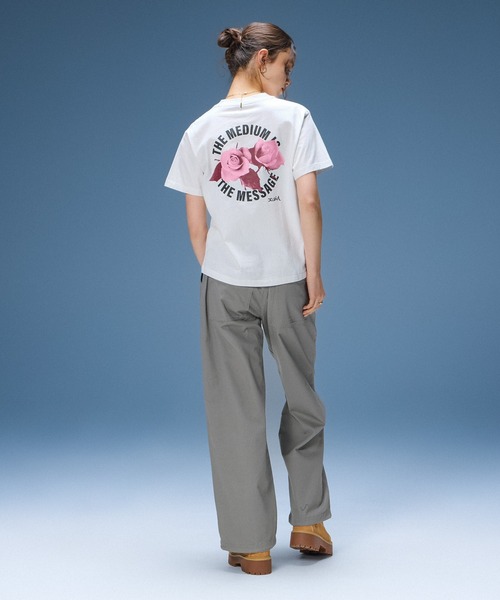 X-girl(エックスガール)の「ROSE AND LOGO S/S TEE(Tシャツ/カットソー・レディース・ブラック/ホワイト・S/M/L)」の5枚目の写真