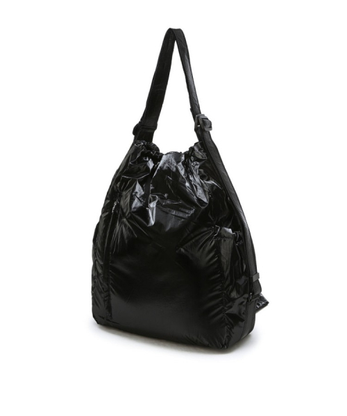 athe（アテ）の「[RUBAN] グロッシーブラックリボンバックパック兼ショルダーバッグ L AABA6E900BK（ショルダーバッグ・レディース・ブラック・FREE）」の3枚目の写真