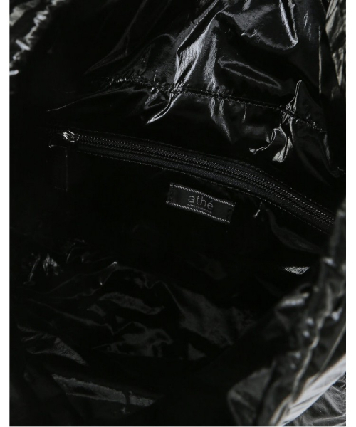 athe（アテ）の「[RUBAN] グロッシーブラックリボンバックパック兼ショルダーバッグ L AABA6E900BK（ショルダーバッグ・レディース・ブラック・FREE）」の6枚目の写真