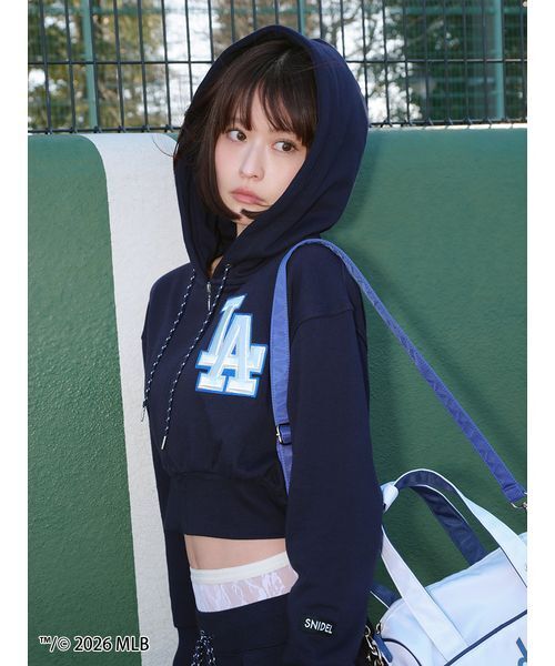 SNIDEL（スナイデル）の「【MLB】Sustainableワンポイントフーディー（パーカー・レディース・グレー/ネイビー/グリーン・F）」の5枚目の写真