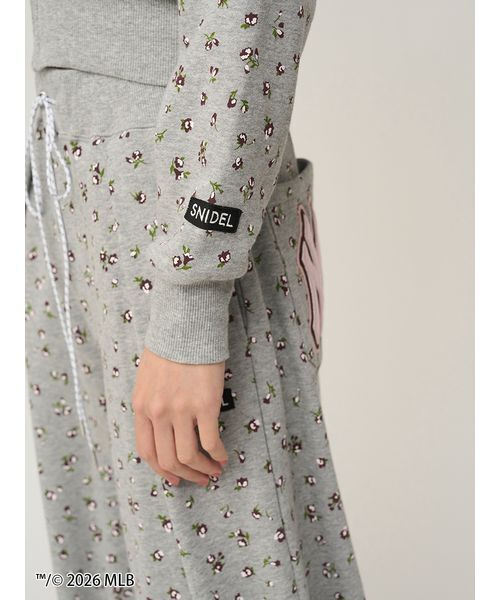 SNIDEL（スナイデル）の「【MLB】Sustainableワンポイントフーディー（パーカー・レディース・グレー/ネイビー/グリーン・F）」の18枚目の写真