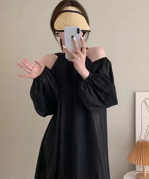 Flugge(フラッジー)の「オープンショルダーミニワンピース(ワンピース・レディース・ブラック/ホワイト・LARGE/MEDIUM)」の1枚目の写真