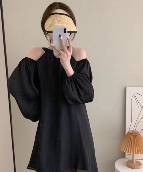 Flugge(フラッジー)の「オープンショルダーミニワンピース(ワンピース・レディース・ブラック/ホワイト・LARGE/MEDIUM)」の9枚目の写真