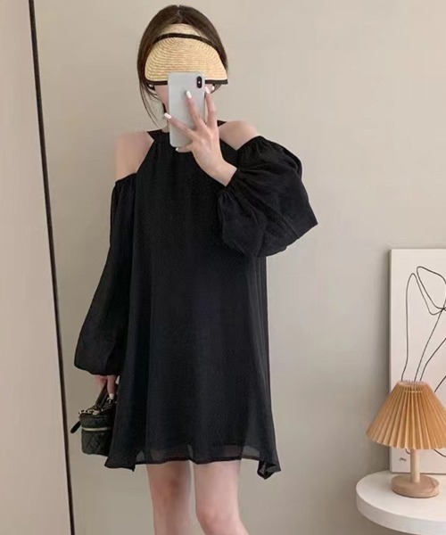 Flugge(フラッジー)の「オープンショルダーミニワンピース(ワンピース・レディース・ブラック/ホワイト・LARGE/MEDIUM)」の10枚目の写真