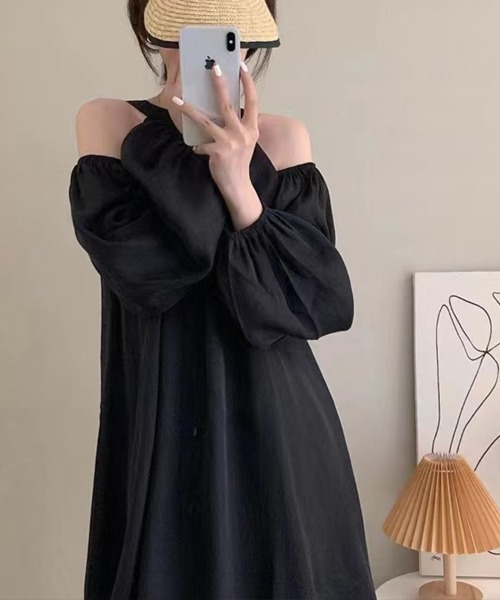 Flugge(フラッジー)の「オープンショルダーミニワンピース(ワンピース・レディース・ブラック/ホワイト・LARGE/MEDIUM)」の12枚目の写真